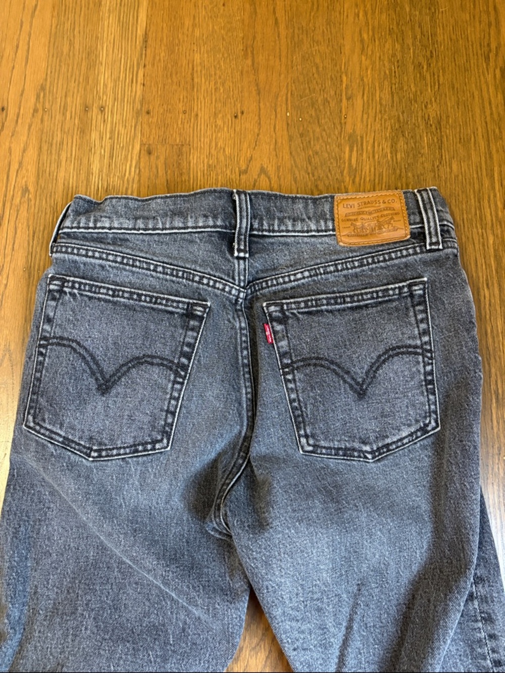 Levi’s Women's Grey wedgie Jeans size 28 - Picture 4 of 4